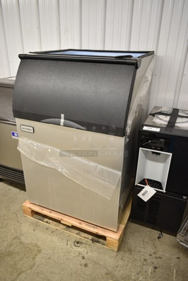 BRAND NEW SCRATCH AND DENT! 2022 Ice-O-Matic B55PSC Metal Commercial Ice Storage Bin - 510 lb. - Image 3 of 8