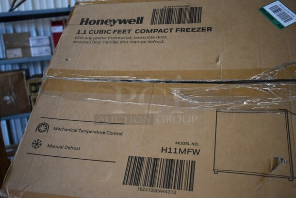 BRAND NEW IN BOX! Honeywell H11MFW 1.1 Cubic Feet Compact Freezer - Image 4 of 4