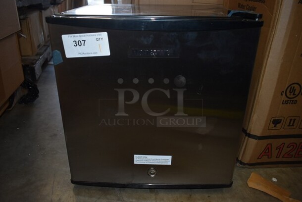 BRAND NEW SCRATCH AND DENT! Honeywell H11MFB  1.1 Cubic Feet Compact Freezer. Tested and Working! - Image 2 of 4