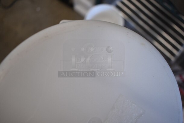 ALL ONE MONEY! Lot of 10 White Poly 2 Quart Bins, 2 White Poly 1 Quart Bins and Box of 130IC8PCLW 1M Ice Bags.  - Image 4 of 6
