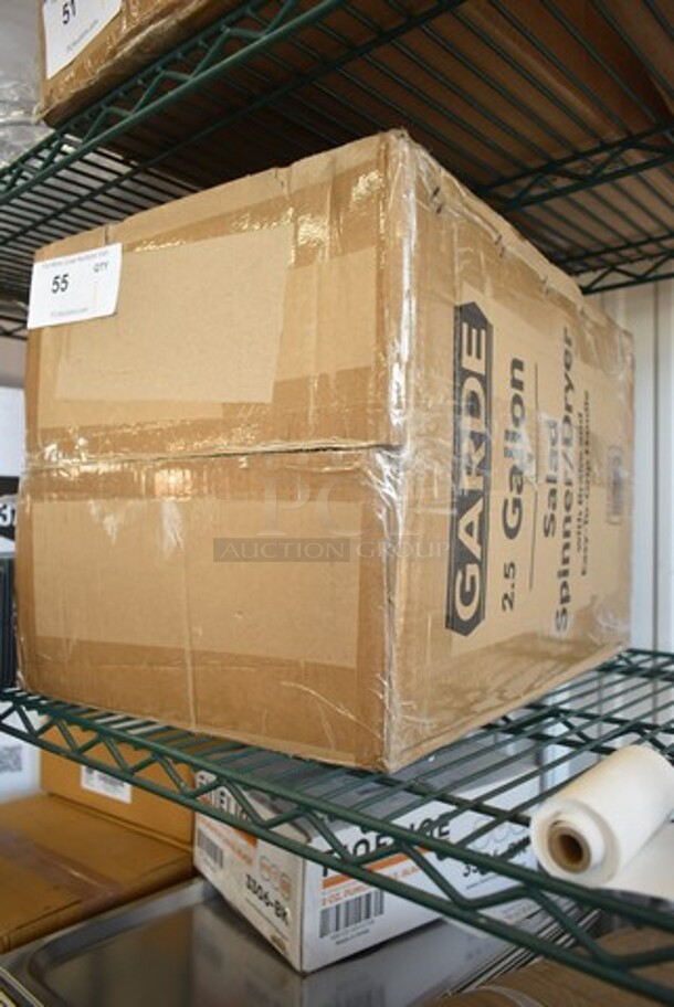BRAND NEW SCRATCH AND DENT! Garde 181BSD25GL 2.5 Gallon Salad Spinner / Dryer with Brake - Image 2 of 4