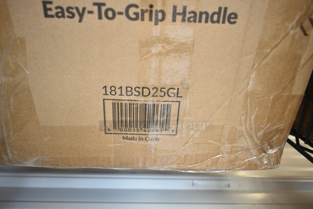 BRAND NEW SCRATCH AND DENT! Garde 181BSD25GL 2.5 Gallon Salad Spinner / Dryer with Brake - Image 4 of 4