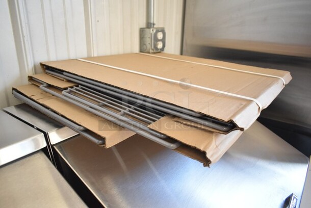 BRAND NEW SCRATCH AND DENT! 2024 True TSSU-72-30M-B-ST-HC Stainless Steel Commercial Sandwich Salad Prep Table Bain Marie Mega Top on Commercial Casters. 115 Volts, 1 Phase. Tested and Working! - Image 9 of 10
