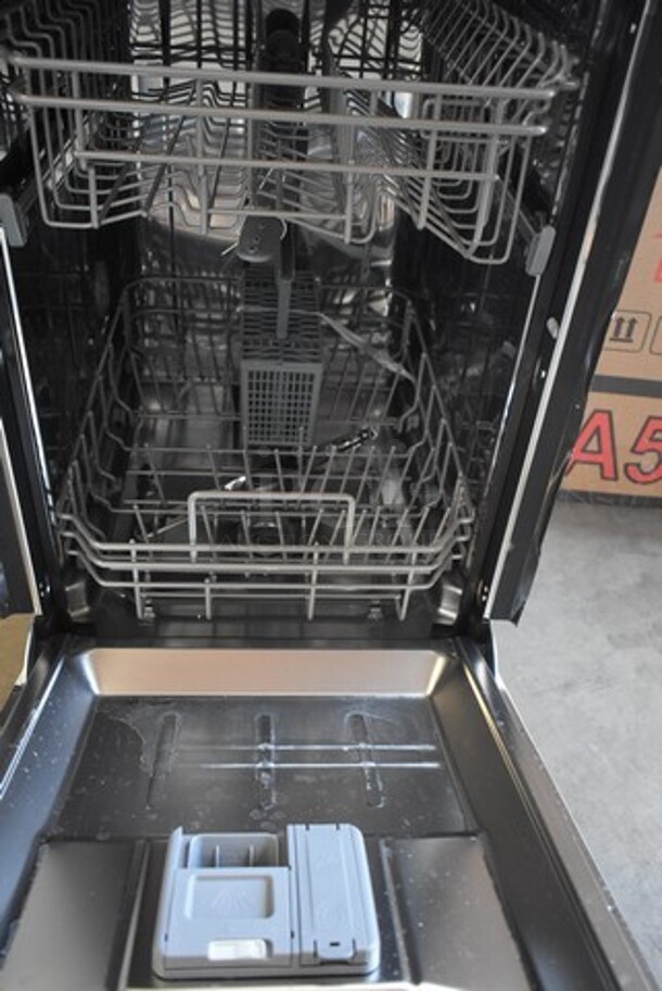 Honeywell HDS18SS 18" Dishwasher with 8 Place settings, 6 Washing Programs. 120 Volts, 1 Phase.  - Image 4 of 6