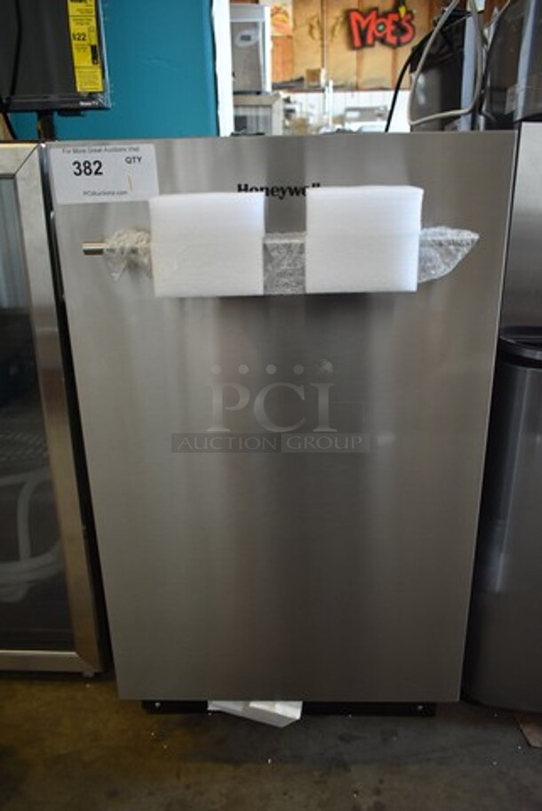 BRAND NEW SCRATCH AND DENT! Honeywell HDS18SS 18" Dishwasher with 8 Place settings, 6 Washing Programs. 120 Volts, 1 Phase. - Image 2 of 5
