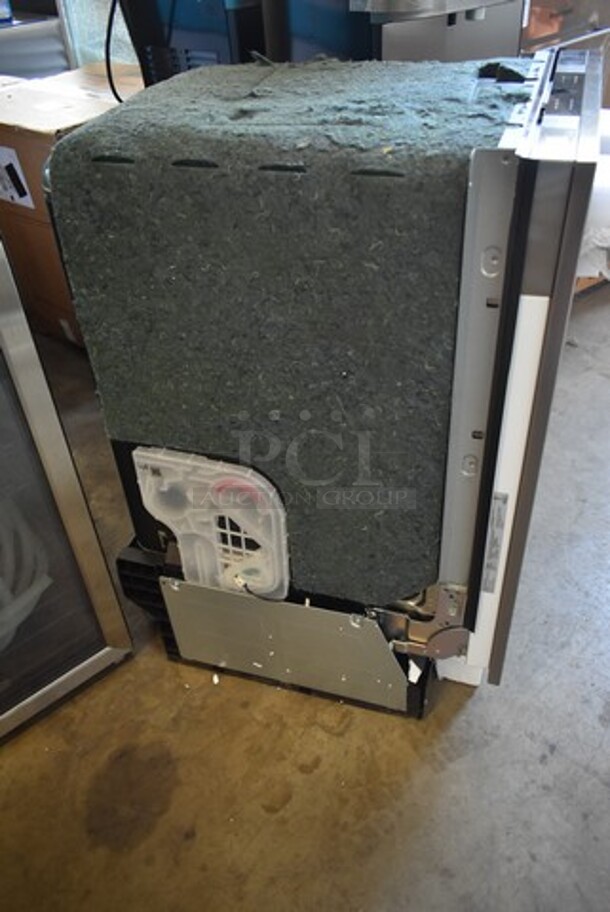 BRAND NEW SCRATCH AND DENT! Honeywell HDS18SS 18" Dishwasher with 8 Place settings, 6 Washing Programs. 120 Volts, 1 Phase. - Image 4 of 5