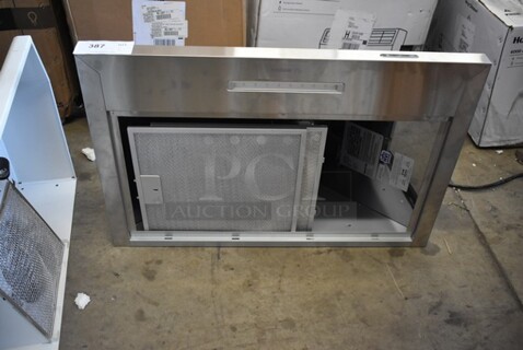 Broan 46 000-L Metal Range Hood. 120 Volts, 1 Phase. 