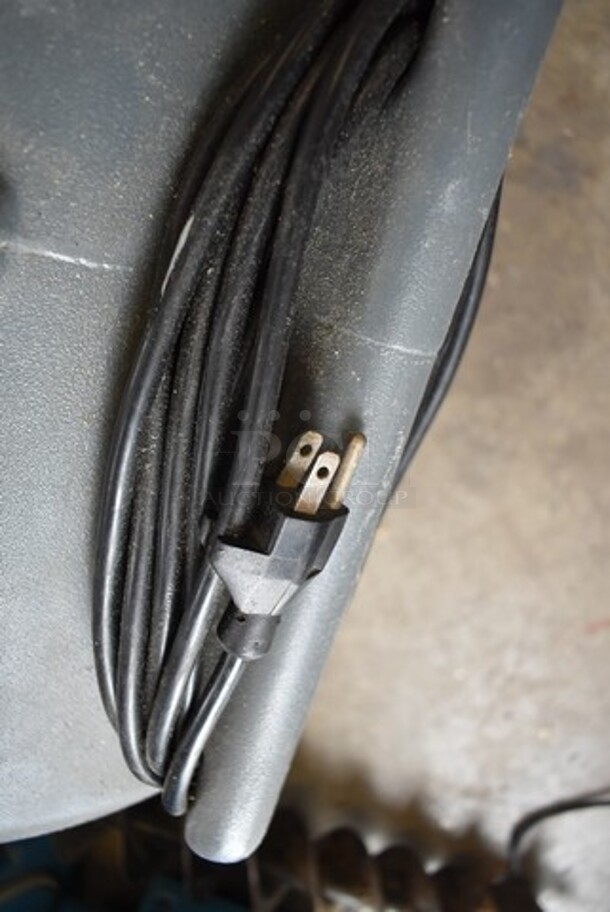AP110004 Floor Style Air Mover w/ Handle. 115 Volts, 1 Phase. Tested and Working! - Image 4 of 4