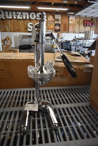 BRAND NEW SCRATCH AND DENT! Metal Countertop Manual Juicer. 