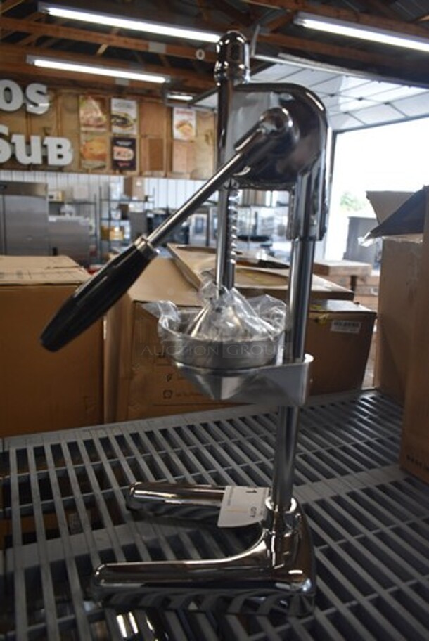 BRAND NEW SCRATCH AND DENT! Metal Countertop Manual Juicer.  - Image 3 of 4