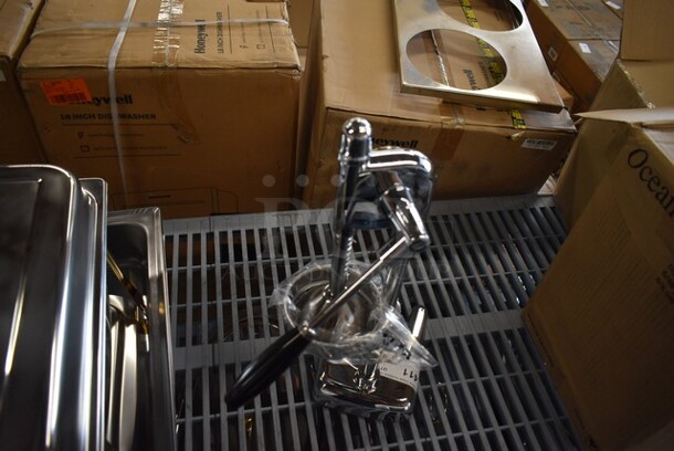 BRAND NEW SCRATCH AND DENT! Metal Countertop Manual Juicer.  - Image 4 of 4