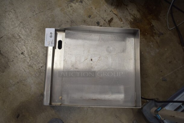BRAND NEW SCRATCH AND DENT! Avantco 177EG16N Stainless Steel 16" Electric Countertop Griddle. 120 Volts, 1 Phase.  - Image 3 of 6