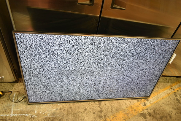 LG 55UH615A 55" Television. 100-240 Volts, 1 Phase. Buyer Must Pick Up - We Will Not Ship This Item. Tested and Working!  - Image 1 of 10
