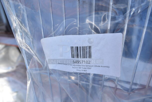 BRAND NEW SCRATCH AND DENT! Robot Coupe 57102 Adjustable Fine Serrated 3 Blade Assembly - Image 3 of 3