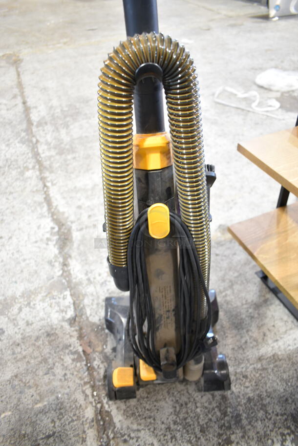 Eureka 182B Power Speed Vacuum Cleaner.  - Image 8 of 9