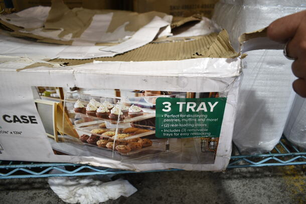 BRAND NEW SCRATCH AND DENT! Choice 176BDC3 3 Tray Bakery Display Case with Rear Doors - 21" x 17 3/4" x 16 1/2" - Image 3 of 4