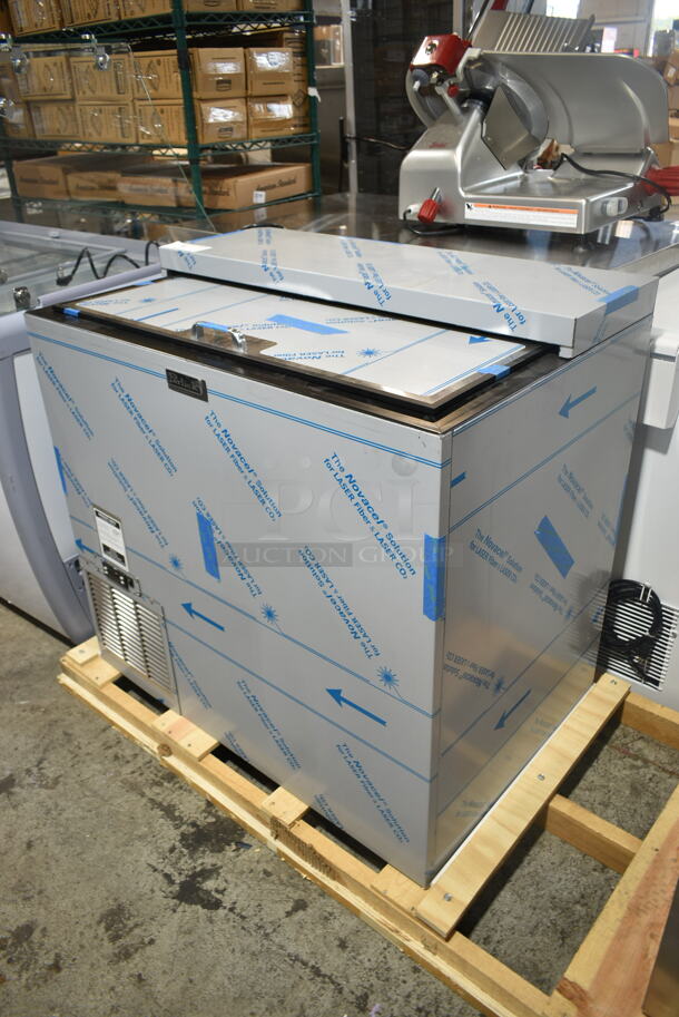 BRAND NEW SCRATCH AND DENT! 2023 Perlick FR36RT-3-SS 36" Stainless Steel Glass Froster / Plate Chiller. 115 Volts, 1 Phase. Tested and Working! - Image 3 of 7