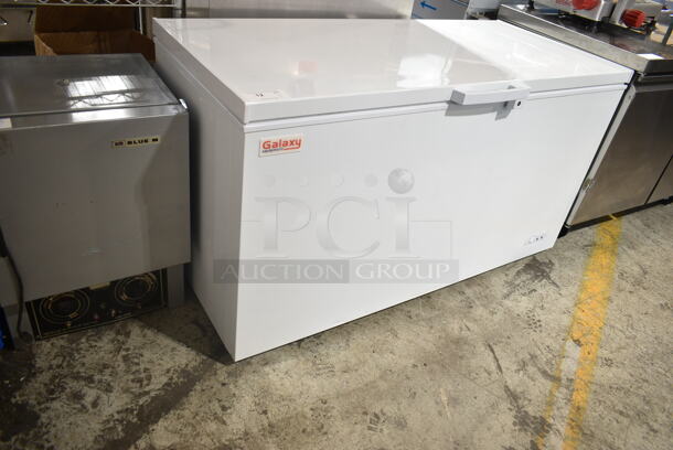 BRAND NEW SCRATCH AND DENT! Galaxy 177CF16HC Commercial Chest Freezer - 15.9 cu. ft. 115 Volts, 1 Phase. Tested and Working! - Image 3 of 6