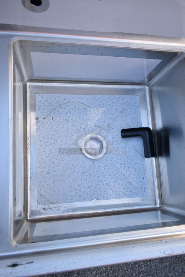 BRAND NEW SCRATCH AND DENT! Regency 600S32323224 121" 16-Gauge Stainless Steel Three Compartment Commercial Sink with Galvanized Steel Legs and 2 Drainboards - 23" x 23" x 12" Bowls. No Legs. - Image 4 of 8