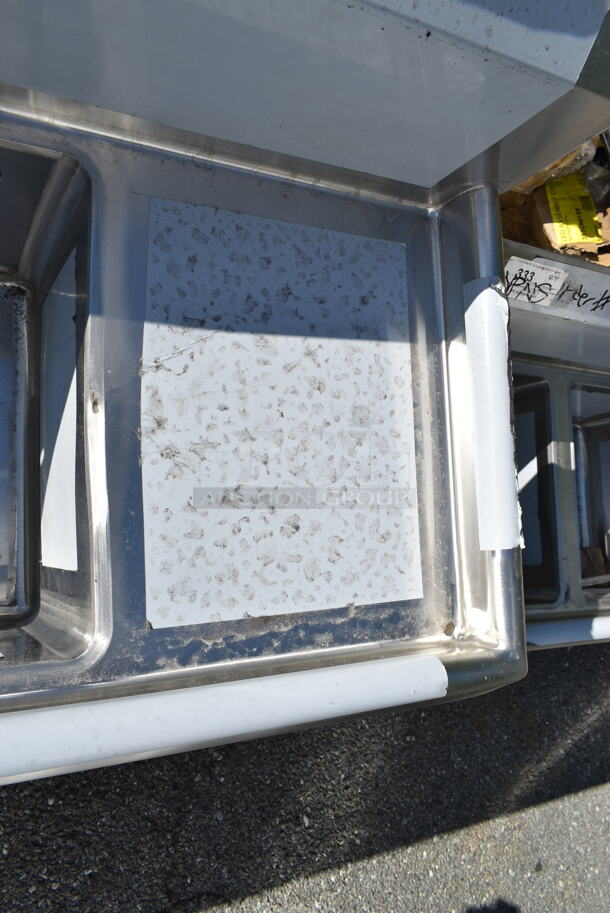 BRAND NEW SCRATCH AND DENT! Regency 600S31515215 79" 16-Gauge Stainless Steel Three Compartment Commercial Sink with Galvanized Steel Legs and 2 Drainboards - 15" x 15" x 12" Bowls. No Legs. - Image 3 of 7