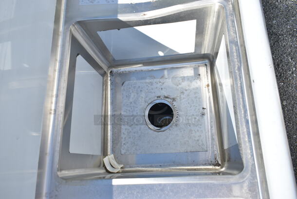 BRAND NEW SCRATCH AND DENT! Regency 600S31515215 79" 16-Gauge Stainless Steel Three Compartment Commercial Sink with Galvanized Steel Legs and 2 Drainboards - 15" x 15" x 12" Bowls. No Legs. - Image 4 of 7