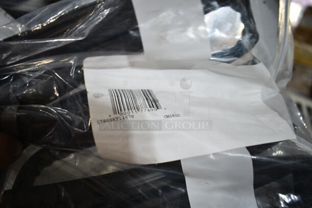 3 BRAND NEW SCRATCH AND DENT! Avantco 178GSKT14670 Vinyl Magnetic Door Gasket for UBB-24-72 Series, UBB-24-72G-HC Series, UBB-72-HC Series, UDD-24-72 Series, and UDD-72-HC Series. 3 Times Your Bid!  - Image 4 of 5