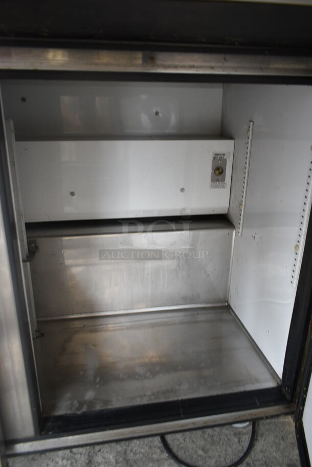 True TSSU-48-18M Stainless Steel Commercial Sandwich Salad Prep Table Bain Marie Mega Top on Commercial Casters. 115 Volts, 1 Phase. Tested and Working! - Image 4 of 6