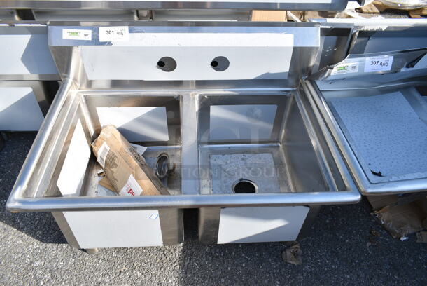 BRAND NEW SCRATCH AND DENT! Regency 600S21620 39" 16 Gauge Stainless Steel Two Compartment Commercial Sink with Stainless Steel Legs and Cross Bracing - 16" x 20" x 12" Bowls - Image 2 of 7