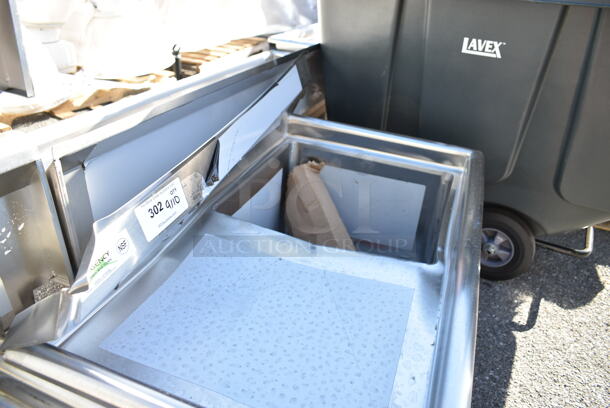 BRAND NEW SCRATCH AND DENT! Regency 600S1181818L 38 1/2" 16-Gauge Stainless Steel One Compartment Commercial Sink with Stainless Steel Legs and 1 Drainboard - 18" x 18" x 14" Bowl. - Image 3 of 8