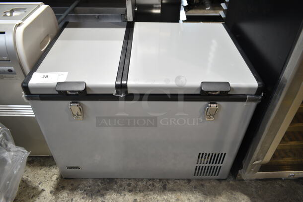 BRAND NEW SCRATCH AND DENT! Whynter FM-62DZ 62 Quart Dual Zone Portable Refrigerator and Deep Freezer Chest, AC 110V/ DC 12V, Real Freezer for Car, Home, and RV, -8°F to 50°F Temperature Range. 115 Volts, 1 Phase. Tested and Working! - Image 2 of 8