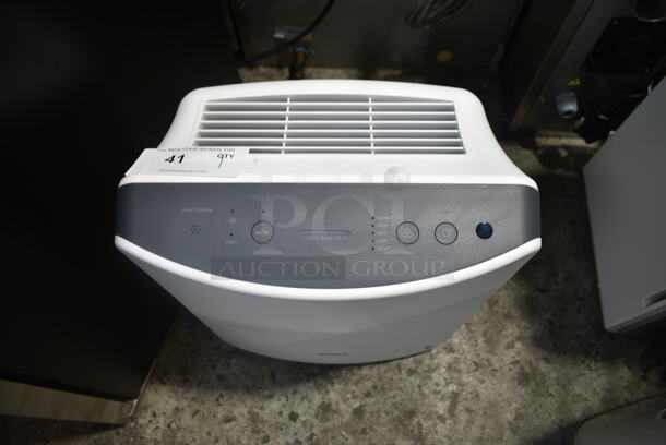 BRAND NEW SCRATCH AND DENT! Winix D360 True HEPA 3-Stage Air Purifier. 115 Volts, 1 Phase. Tested and Working! - Image 4 of 5