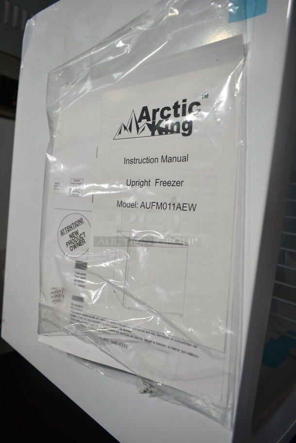 BRAND NEW SCRATCH AND DENT! Arctic King AUFM011AEW 1.1 cu ft Mini Freezer. 115 Volts, 1 Phase. Tested and Working! - Image 5 of 7