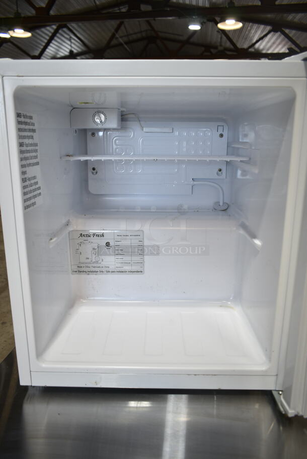 Arctic Fresh AFH16ARFW Metal Mini Cooler. 115 Volts, 1 Phase. Tested and Working! - Image 4 of 5