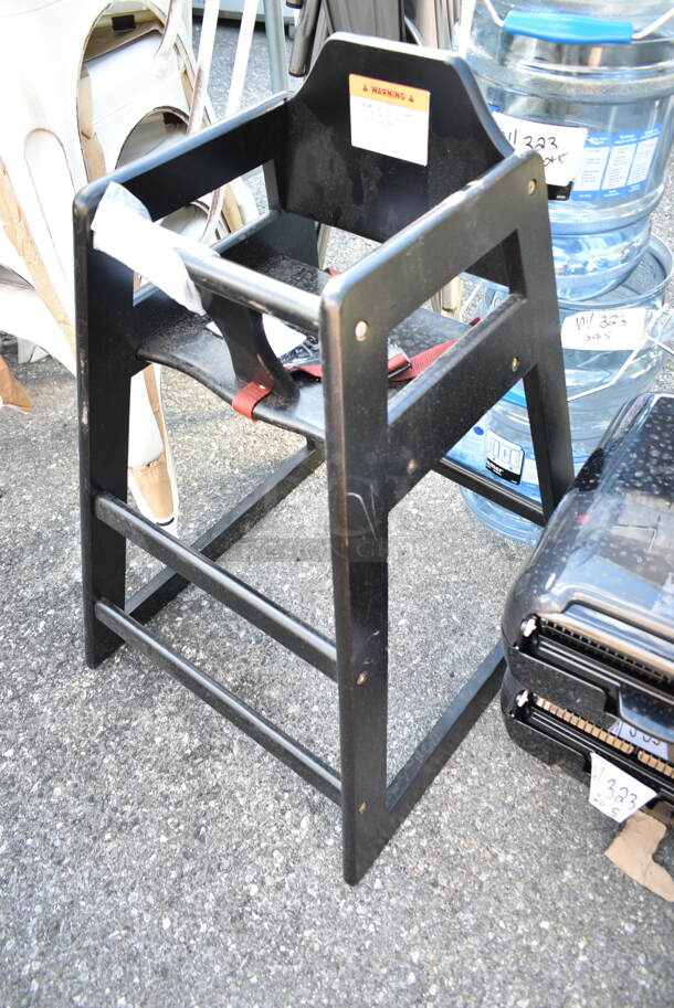 5 BRAND NEW SCRATCH AND DENT! Items Including 164WHCASBK High Chair, 2 San Jamar Ice Buckets and 2 Paper Towel Dispensers. 5 Times Your Bid!  - Image 3 of 10