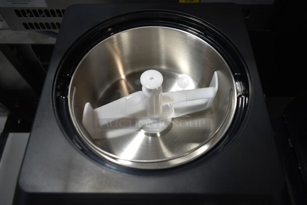 BRAND NEW SCRATCH AND DENT! Whynter ICM-201SB 2.1 Quart Countertop Automatic Ice Cream Maker. 115 Volts, 1 Phase. Tested and Working! - Image 6 of 10