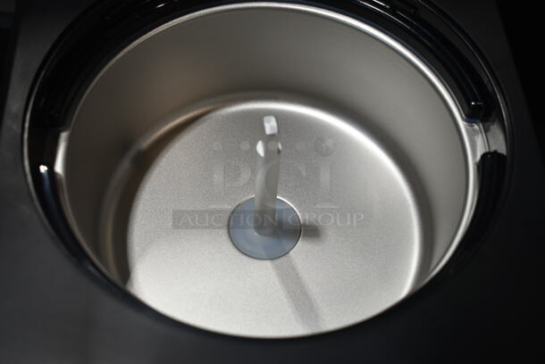BRAND NEW SCRATCH AND DENT! Whynter ICM-201SB 2.1 Quart Countertop Automatic Ice Cream Maker. 115 Volts, 1 Phase. Tested and Working! - Image 9 of 10