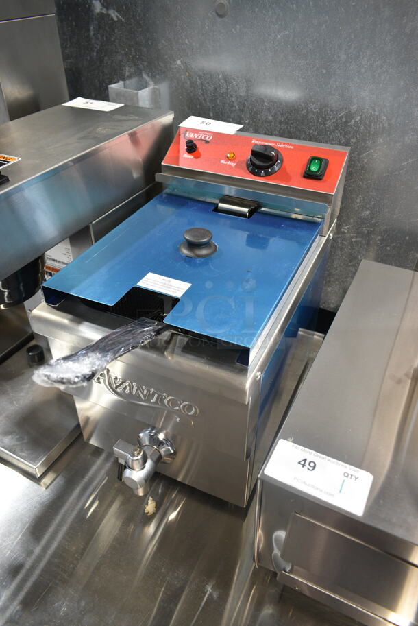 BRAND NEW SCRATCH AND DENT! 2023 Avantco 177F200 Stainless Steel 15 lb. Medium-Duty Electric Countertop Fryer w/ Metal Fry Basket and Lid. 208/240 Volts, 1 Phase.  - Image 3 of 8