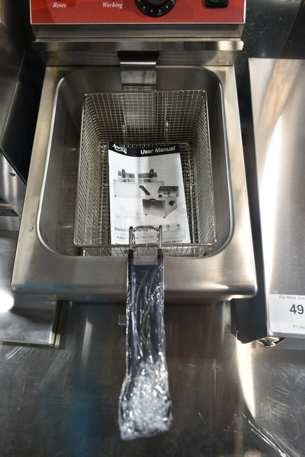 BRAND NEW SCRATCH AND DENT! 2023 Avantco 177F200 Stainless Steel 15 lb. Medium-Duty Electric Countertop Fryer w/ Metal Fry Basket and Lid. 208/240 Volts, 1 Phase.  - Image 5 of 8