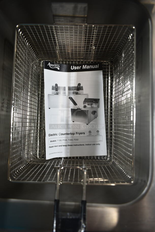 BRAND NEW SCRATCH AND DENT! 2023 Avantco 177F200 Stainless Steel 15 lb. Medium-Duty Electric Countertop Fryer w/ Metal Fry Basket and Lid. 208/240 Volts, 1 Phase.  - Image 6 of 8