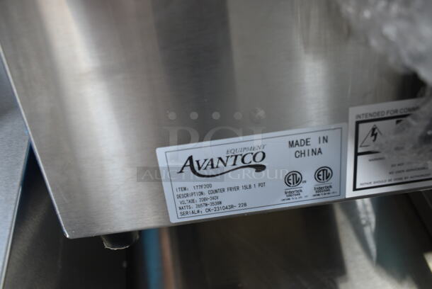 BRAND NEW SCRATCH AND DENT! 2023 Avantco 177F200 Stainless Steel 15 lb. Medium-Duty Electric Countertop Fryer w/ Metal Fry Basket and Lid. 208/240 Volts, 1 Phase.  - Image 8 of 8
