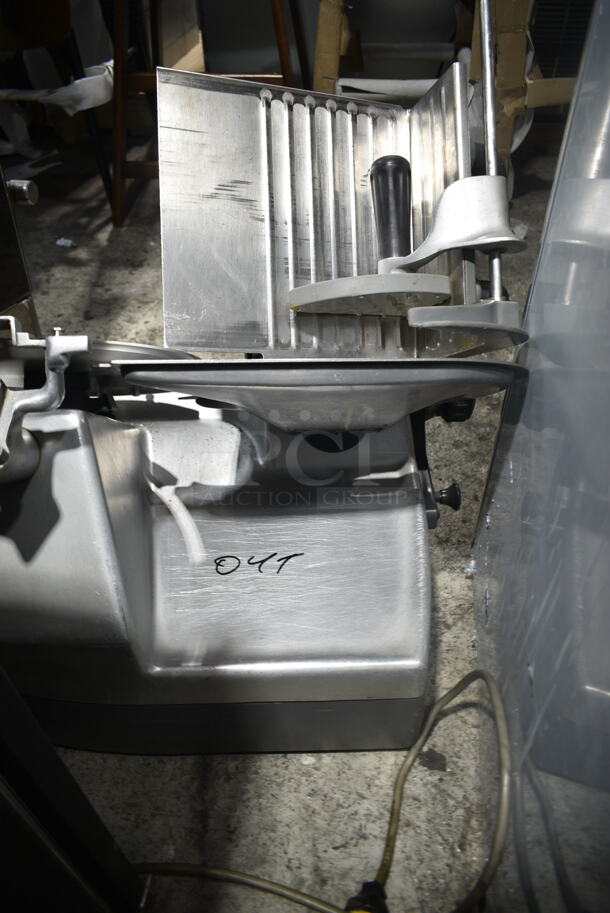 Hobart 2912 Stainless Steel Commercial Countertop Automatic Meat Slicer. 115 Volts, 1 Phase. Tested and Working! - Image 5 of 8