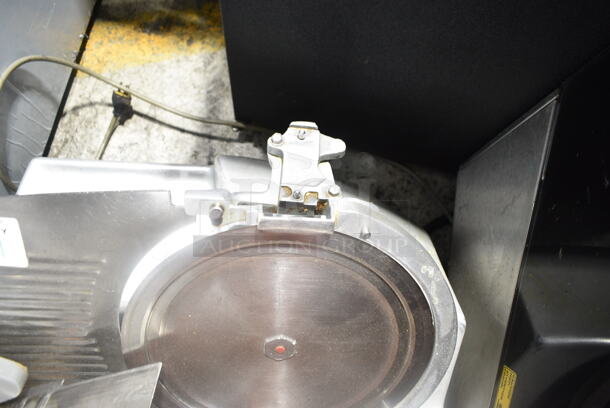 Hobart 2912 Stainless Steel Commercial Countertop Automatic Meat Slicer. 115 Volts, 1 Phase. Tested and Working! - Image 7 of 8
