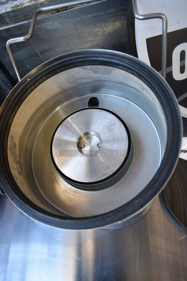 Zummo Ceado Z22C Stainless Stel Commercial Countertop Juicer. 110-120 Volts, 1 Phase. Tested and Working! - Image 5 of 9