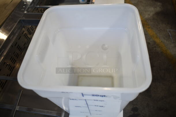ALL ONE MONEY! Lot of 21 Poly 22 Quart Containers.  - Image 6 of 7