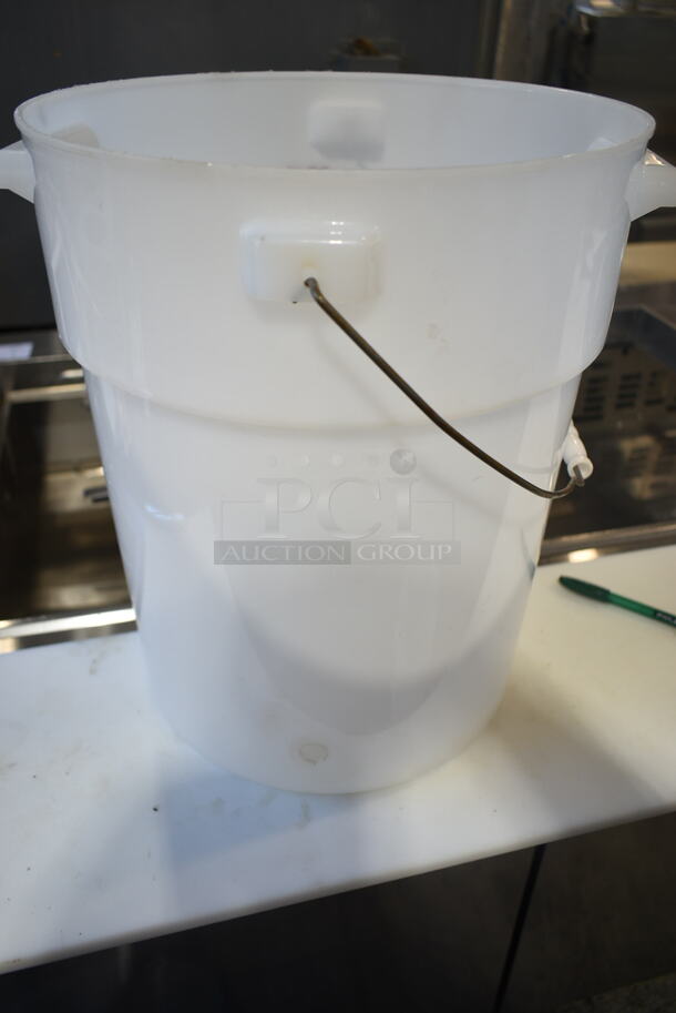 ALL ONE MONEY! Lot of 12 Poly Containers Including 4 DSPR6, 2 RFS18PP, 4 RFS22PP - Image 7 of 11