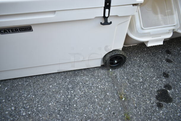 BRAND NEW SCRATCH AND DENT! CaterGator CG170WH White 170 Qt. Rotomolded Extreme Outdoor Cooler / Ice Chest - Image 3 of 8