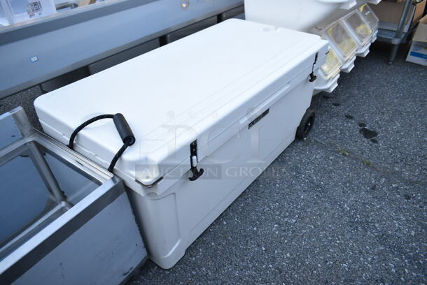 BRAND NEW SCRATCH AND DENT! CaterGator CG170WH White 170 Qt. Rotomolded Extreme Outdoor Cooler / Ice Chest - Image 4 of 8