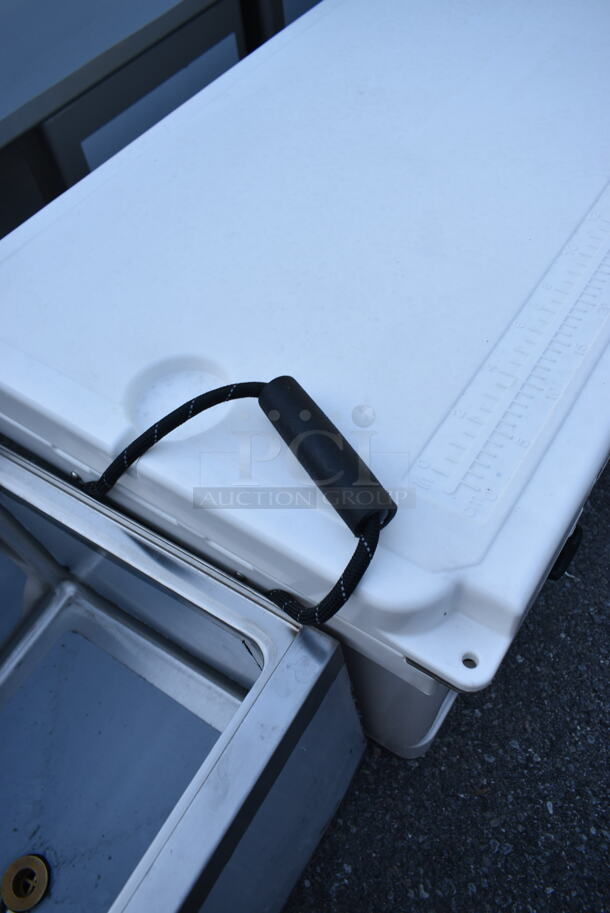 BRAND NEW SCRATCH AND DENT! CaterGator CG170WH White 170 Qt. Rotomolded Extreme Outdoor Cooler / Ice Chest - Image 5 of 8