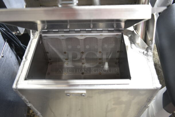 BRAND NEW SCRATCH AND DENT! Shortening Shuttle® SS-645 Simplicity Series 42 lb. Mini Mobile Waste Oil Transport Container with Pump - Image 6 of 10