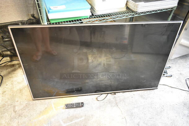LG 55UH615A 55" Television. 100-240 Volts, 1 Phase. Buyer Must Pick Up - We Will Not Ship This Item. Tested and Working!  - Image 2 of 9